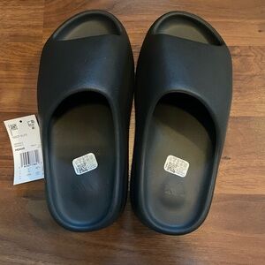 Men's size 7 Adidas Yeezy Slide Black Onyx NO BOX